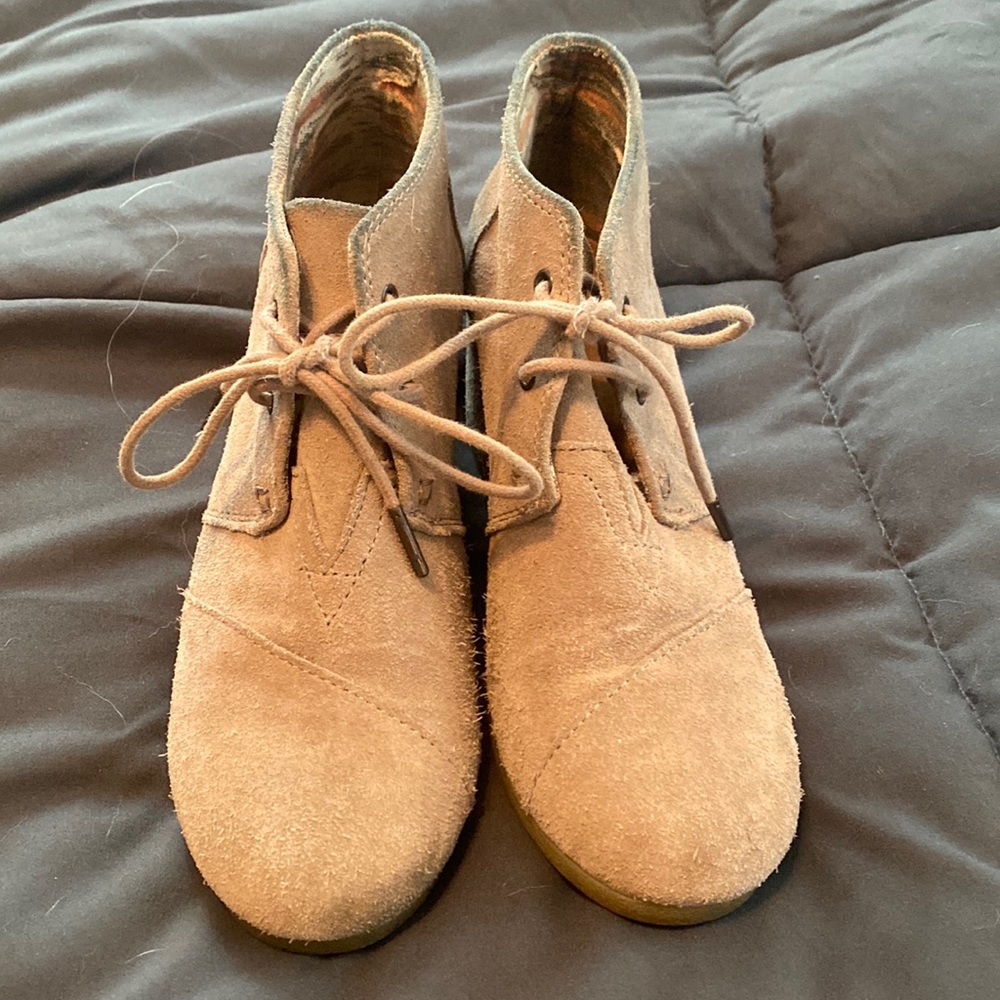 Tom’s wedges size 8.5